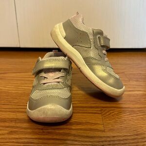 Stride Rite Winslow gym shoe
